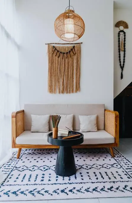 New Cozy, Smart, Renovated Flat Western Standard Ubud